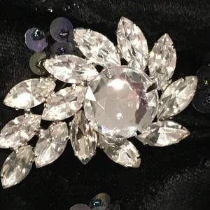 VINTAGE FEATHER BROOCH PIN
